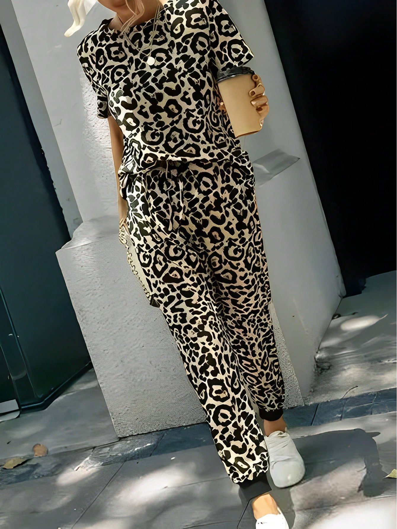 Leopard_Print_Contrast_Color_Round_Neck_Casual_Elegant_Soft_Comfy_Loungewear_Sportswear_Set_With_Elastic_Waist_Short_Sleeve_Top_And_Pants_Spring_Summer_main_0.jpg
